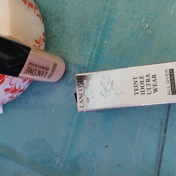 NIB Lancome Tient Idole Ultra Wear All Over Concealer - 220 Buff (C) - Picture 3 of 10